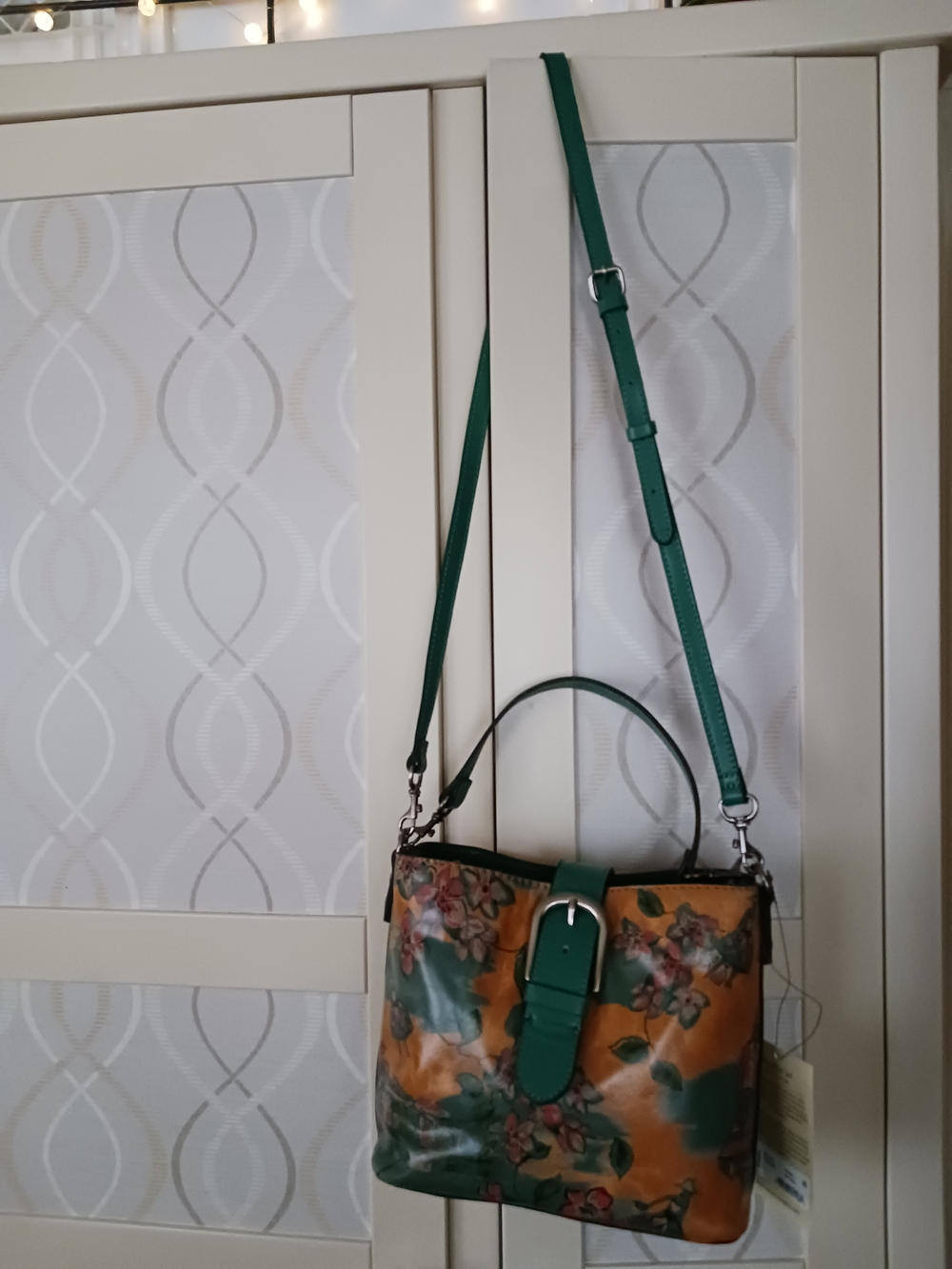 Patricia Nash Irving Leather Bucket Crossbody Bag from Beautiful Girl Collection - Picture 2 of 16